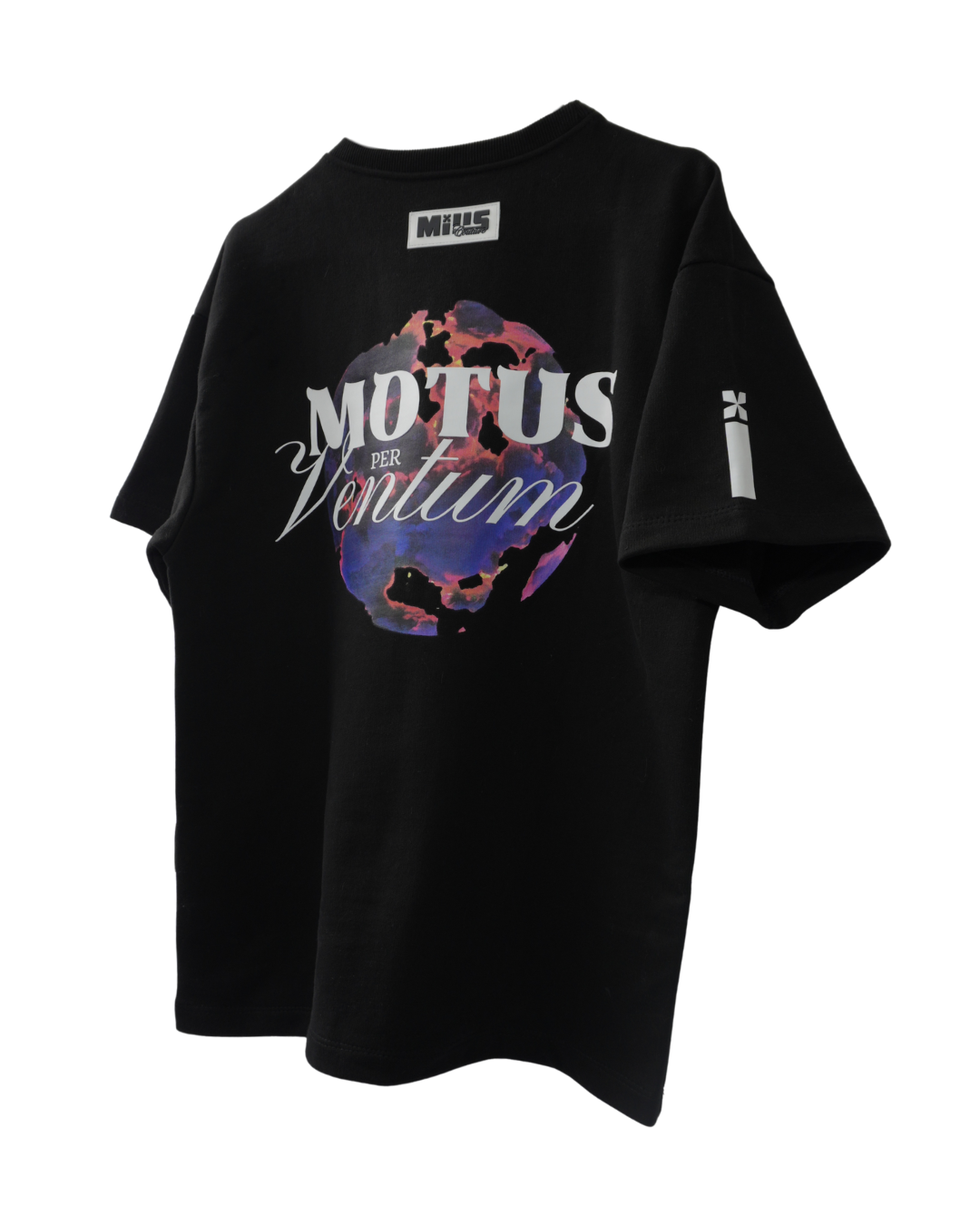 CAMISETA NEGRA OVERSIZE MOTUS PER VENTUM