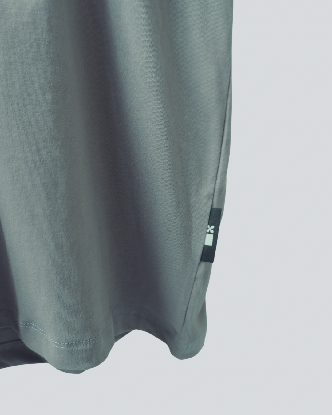CAMISETA BÁSICA GRIS BOXY FIT - MILLS